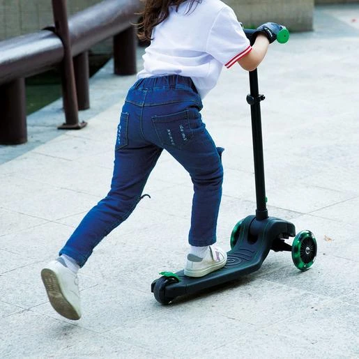 Patinete Future Scooter Luces LED Verde 7 Patinete Future Scooter Luces LED Verde - Imagen 5